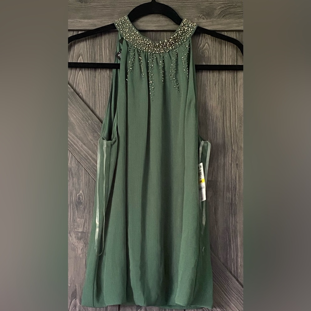 Green Alfani Beaded Neck Halter top with bubble hem, NWT, sz M